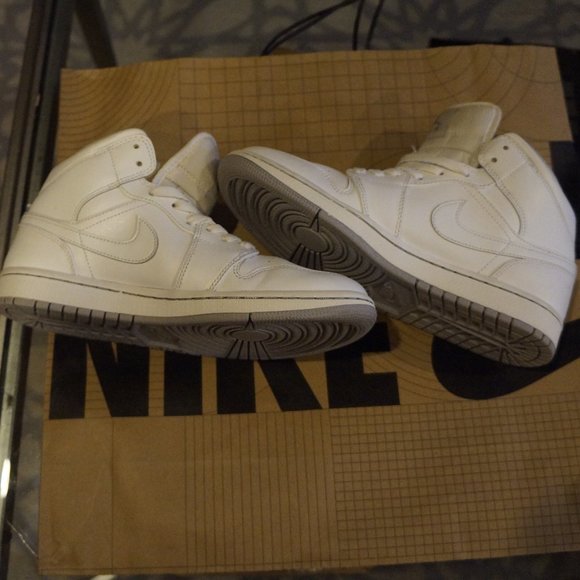 Air Jordan 1 Mid Men\'s Shoes in White  men\'s 8